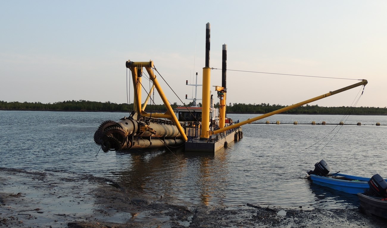 how does a dredge pump work